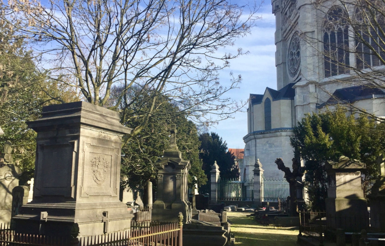 Monuments anciens du cimetière de Laeken, au pied de l'église Notre-Dame.