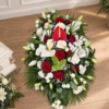 Pièce allongée en roses rouges et blanches Bûche funéraire roses et anthuriums, allongée en rouge et blanc avec des lys