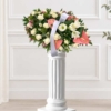 Coussin en roses crème et anthuriums roses Coussin mortuaire crème et rose en roses et anthuriums, avec des alstroemerias et un ruban